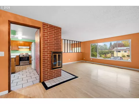 Living - 586 SW 6th St, Gresham, OR 97080 photo 4 of 4