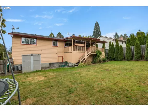 Exterior - 586 SW 6th St, Gresham, OR 97080 photo 6 of 7