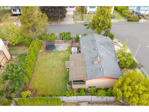 View/Area - 586 SW 6th St, Gresham, OR 97080 photo 2 of 2