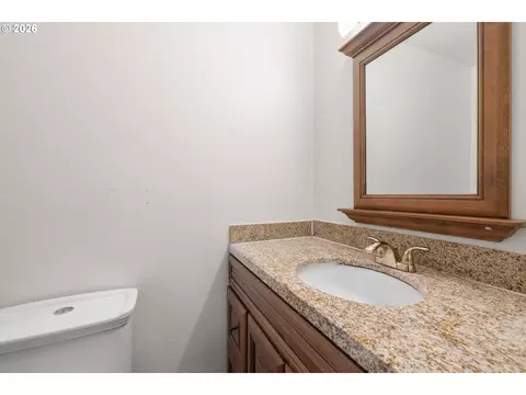 Bath - 586 SW 6th St, Gresham, OR 97080 photo 3 of 5