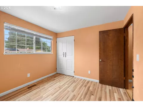 Bedroom - 586 SW 6th St, Gresham, OR 97080 photo 7 of 7
