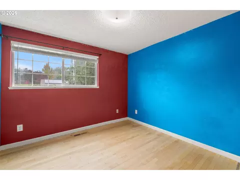 Bedroom - 586 SW 6th St, Gresham, OR 97080 photo 1 of 7