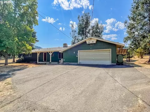 765 O C Brown Rd, Roseburg, OR 97470