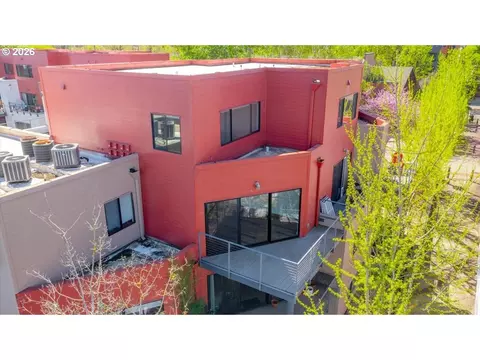 820 NW Naito Pkwy #G11, Portland, OR 97209