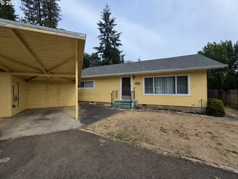 2118 SE Chinaberry Ave, Roseburg, OR 97470