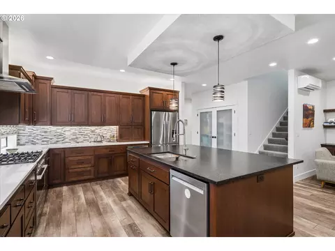 Kitchen - 1179 Hyde Park Pl, Eugene, OR 97401 photo 7 of 9