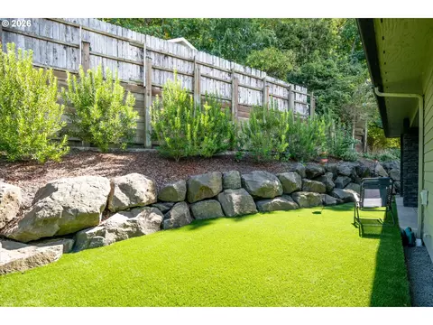 Exterior - 1179 Hyde Park Pl, Eugene, OR 97401 photo 9 of 9