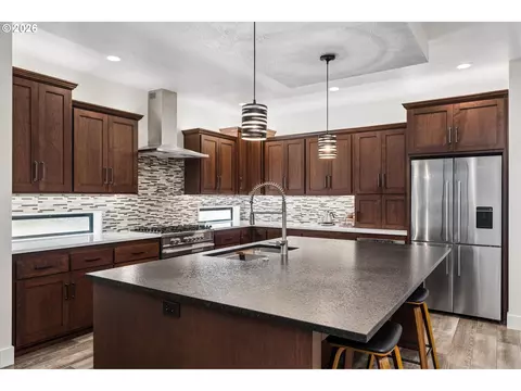 Kitchen - 1179 Hyde Park Pl, Eugene, OR 97401 photo 4 of 9