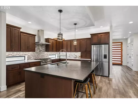 Kitchen - 1179 Hyde Park Pl, Eugene, OR 97401 photo 5 of 9
