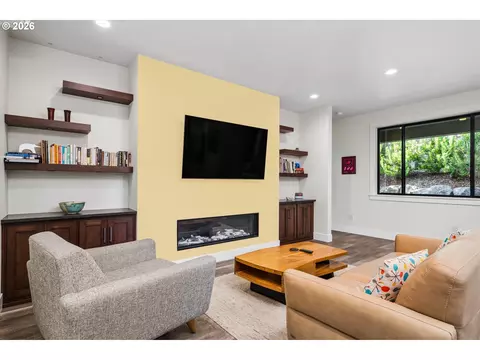 Living - 1179 Hyde Park Pl, Eugene, OR 97401 photo 3 of 4