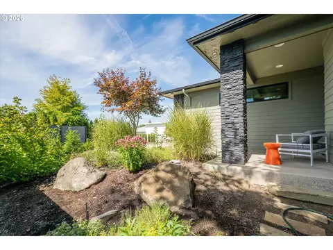 Exterior - 1179 Hyde Park Pl, Eugene, OR 97401 photo 4 of 9