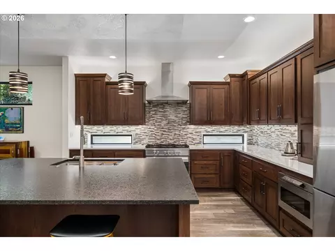 Kitchen - 1179 Hyde Park Pl, Eugene, OR 97401 photo 2 of 9