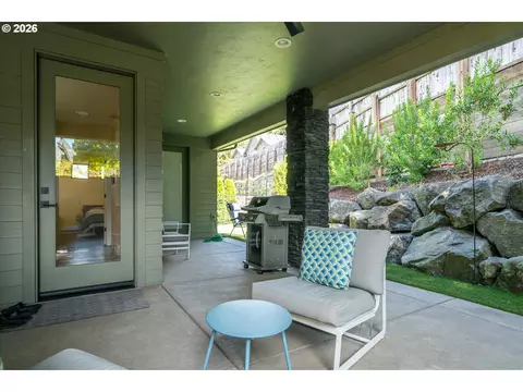 Exterior - 1179 Hyde Park Pl, Eugene, OR 97401 photo 7 of 9