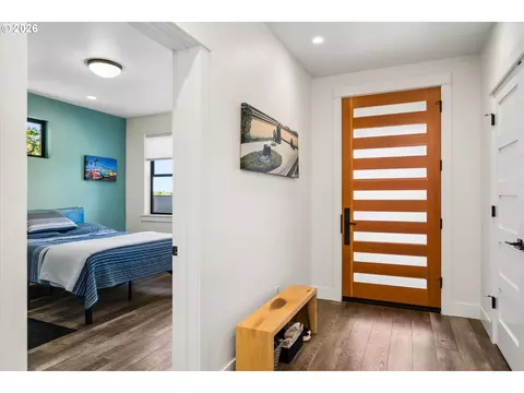 Entry Way - 1179 Hyde Park Pl, Eugene, OR 97401 photo 2 of 2