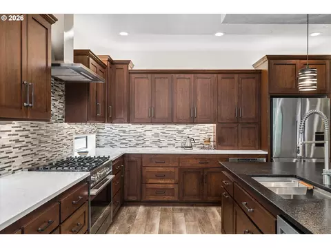 Kitchen - 1179 Hyde Park Pl, Eugene, OR 97401 photo 6 of 9