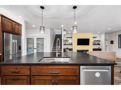 Kitchen - 1179 Hyde Park Pl, Eugene, OR 97401 photo 8 of 9