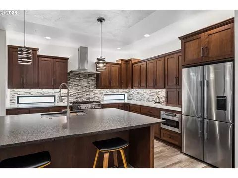 Kitchen - 1179 Hyde Park Pl, Eugene, OR 97401 photo 3 of 9