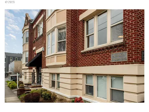 1529 SE Hawthorne Blvd #105, Portland, OR 97214