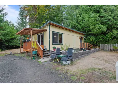 93585 Briar Ln, Coos Bay, OR 97420
