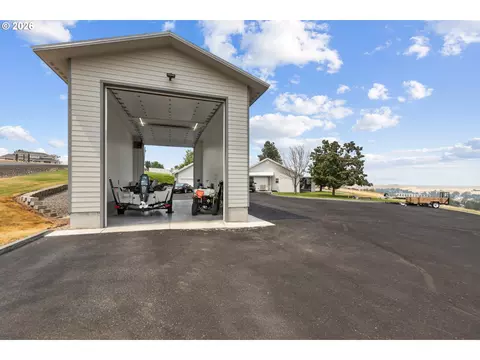 Exterior - 70961 Arabian Dr, Pendleton, OR 97801 photo 6 of 6