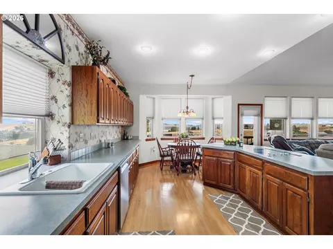 Kitchen - 70961 Arabian Dr, Pendleton, OR 97801 photo 1 of 6