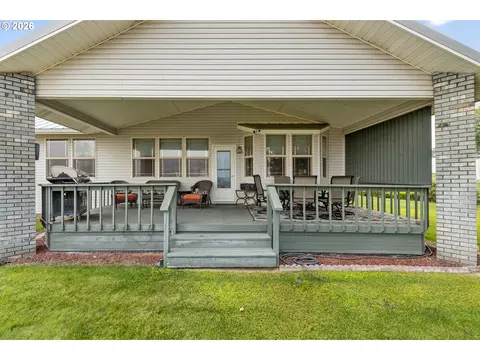 Exterior - 70961 Arabian Dr, Pendleton, OR 97801 photo 4 of 6