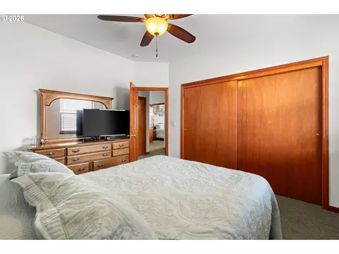 Bedroom - 70961 Arabian Dr, Pendleton, OR 97801 photo 4 of 4