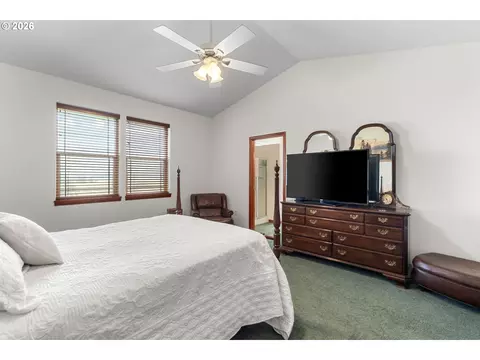 Bedroom - 70961 Arabian Dr, Pendleton, OR 97801 photo 2 of 4