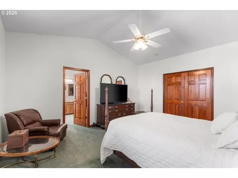 Bedroom - 70961 Arabian Dr, Pendleton, OR 97801 photo 3 of 4