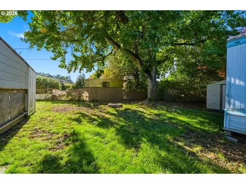 Exterior - 3950 Coburg Rd #11, Eugene, OR 97408 photo 2 of 5