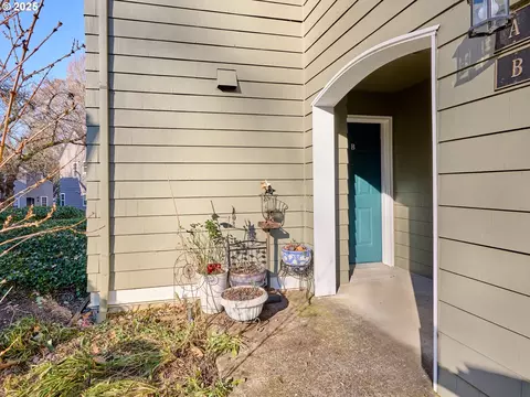 8430 SW Curry Dr #B, Wilsonville, OR 97070