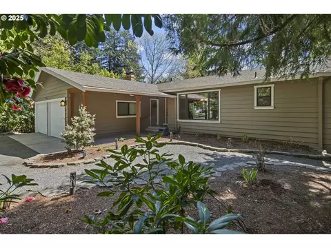 4360 Upper Dr, Lake Oswego, OR 97035