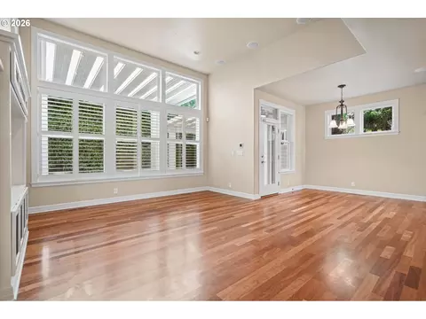 Living - 2240 Turnberry Ct, Eugene, OR 97401 photo 7 of 11