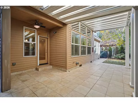 Exterior - 2240 Turnberry Ct, Eugene, OR 97401 photo 5 of 6