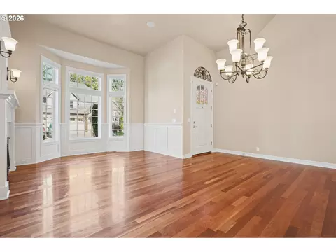 Living - 2240 Turnberry Ct, Eugene, OR 97401 photo 3 of 11