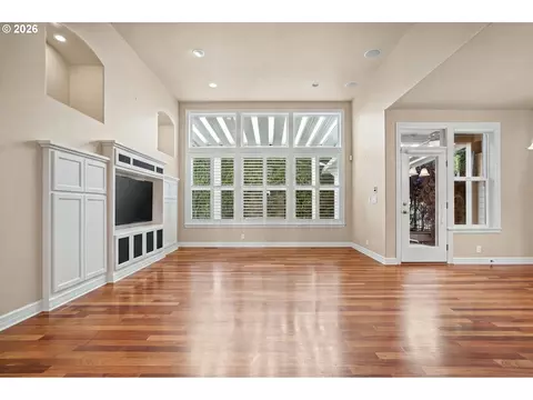 Living - 2240 Turnberry Ct, Eugene, OR 97401 photo 8 of 11