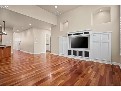 Living - 2240 Turnberry Ct, Eugene, OR 97401 photo 10 of 11