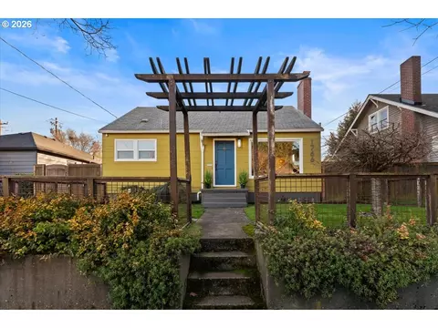 1766 NE Saratoga St, Portland, OR 97211