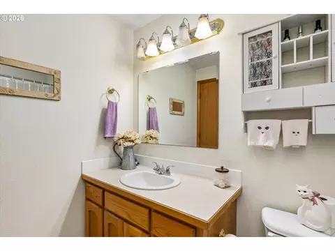 Bath - 4264 Cole Way, Springfield, OR 97478 photo 1 of 2