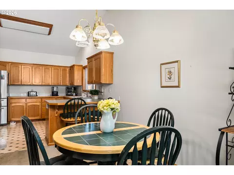 Dining - 4264 Cole Way, Springfield, OR 97478 photo 1 of 1