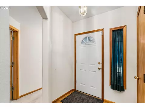 Entry Way - 4264 Cole Way, Springfield, OR 97478 photo 1 of 1