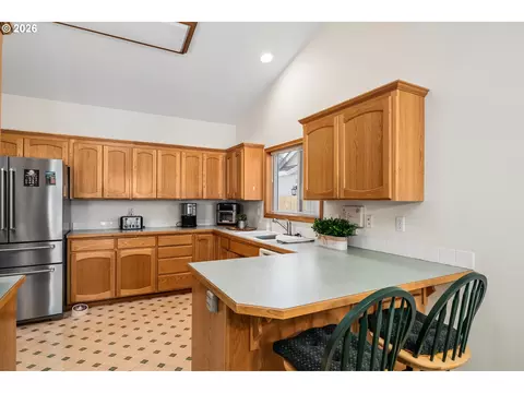 Kitchen - 4264 Cole Way, Springfield, OR 97478 photo 1 of 4