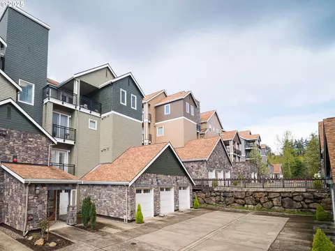 11703 SE Crested Eagle Ln, Happy Valley, OR 97086