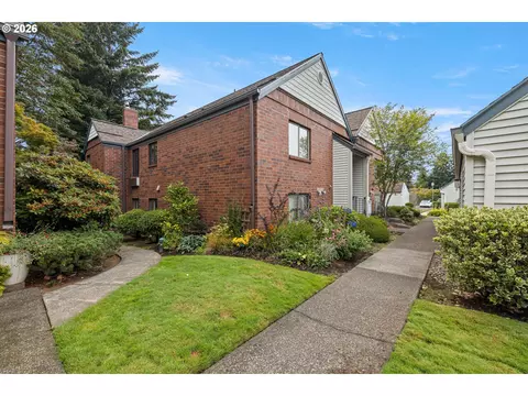 15015 NE Sacramento St #51, Portland, OR 97230