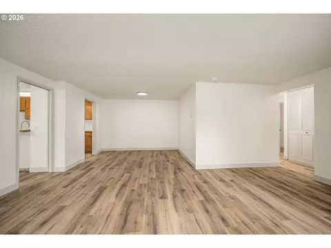 Living - 67 Westbrook Way, Eugene, OR 97405 photo 2 of 2
