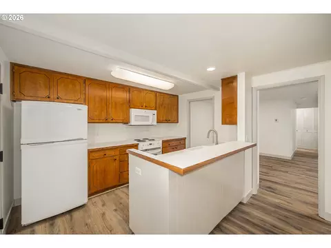 Kitchen - 67 Westbrook Way, Eugene, OR 97405 photo 1 of 2