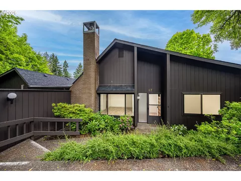 67 Westbrook Way, Eugene, OR 97405