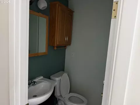 Bath - 931 SE 5th St, Gresham, OR 97080 photo 1 of 1