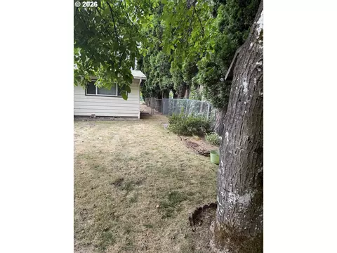 Exterior - 931 SE 5th St, Gresham, OR 97080 photo 3 of 5