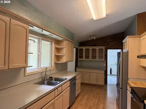 Kitchen - 931 SE 5th St, Gresham, OR 97080 photo 1 of 1
